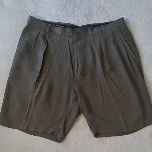 Tommy Bahama Relax Shorts Mens 40 Olive Green Silk Blend Pleated Casual Y2K